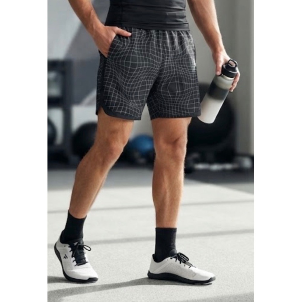 Fabletics Mens XL Warped Grid Athletic Running Shorts Black White 7 Inch Inseam